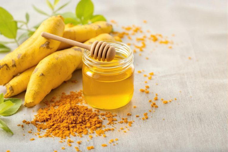Curcuma et miel : bienfaits et utilisations quotidiennes.jpg