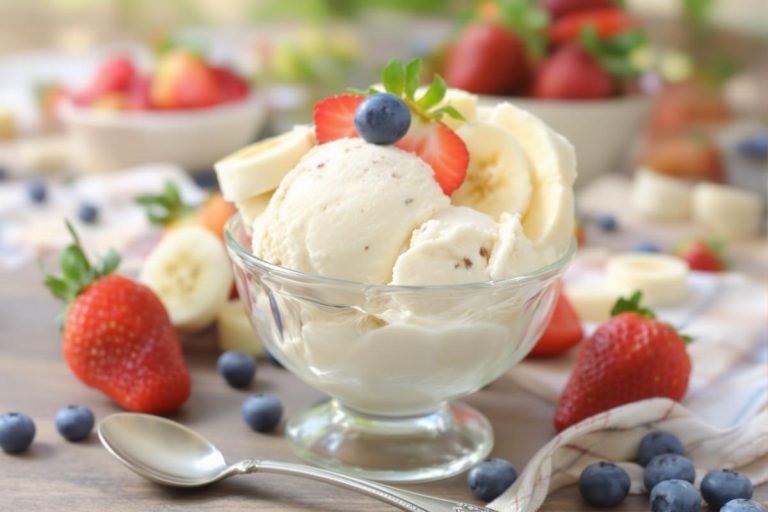 Glace vanille maison onctueuse : sans sorbetière et prête en 5 minutes pour un plaisir intense cet été.jpg